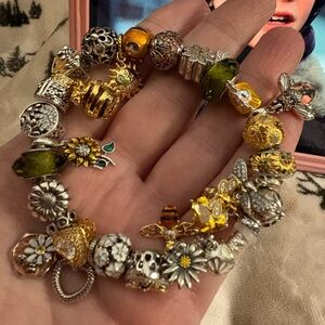 Pandora daisy bracelet with bee and daisy theme